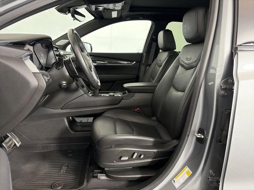 Argent Silver Metallic 2024 Cadillac XT5 Sport