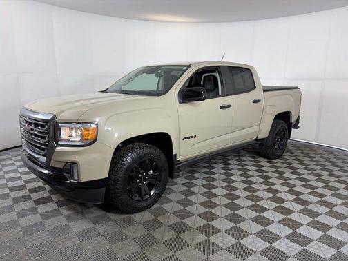 Desert Sand Metallic 2022 GMC Canyon AT4