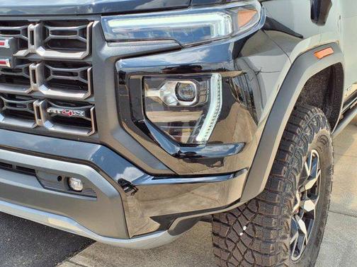 2025 GMC Canyon Base