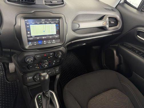 Alpine White Clearcoat 2023 Jeep Renegade Upland