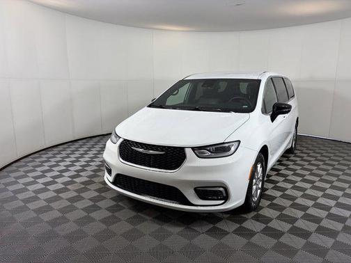 2025 Chrysler Pacifica L