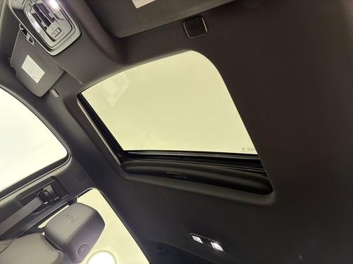 Summit White 2024 GMC Sierra 1500 AT4