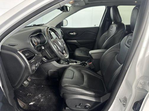 2019 Jeep Cherokee Overland