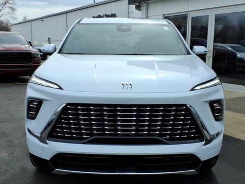 iridescent white tricoat 2026 Buick Enclave Avenir FWD