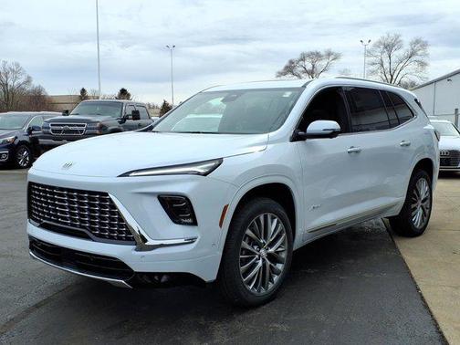 iridescent white tricoat 2026 Buick Enclave Avenir FWD