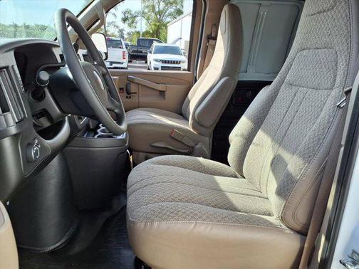 2025 GMC Savana 2500 Work Van