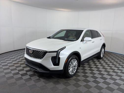 Crystal White Tricoat 2024 Cadillac XT4 Luxury