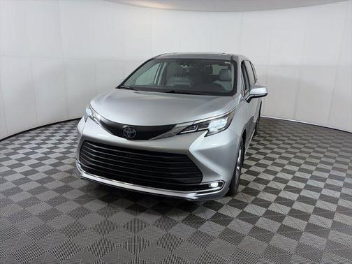 2021 Toyota Sienna XLE 7 Passenger