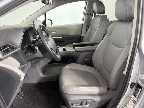 2021 Toyota Sienna XLE 7 Passenger