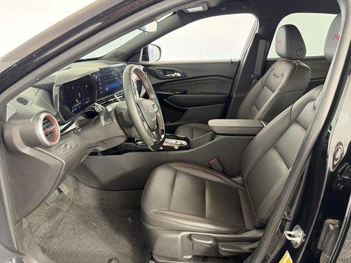 Mosaic Black Metallic 2025 Chevrolet Trax FWD 2RS