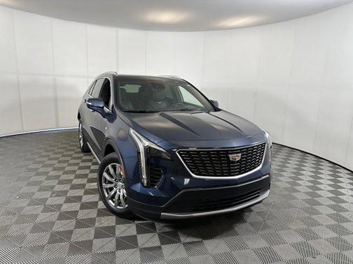2022 Cadillac XT4 Premium Luxury