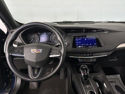 2022 Cadillac XT4 Premium Luxury