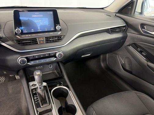 Pearl White Tricoat 2022 Nissan Altima 2.5 SV