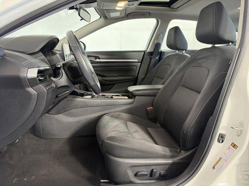 Pearl White Tricoat 2022 Nissan Altima 2.5 SV
