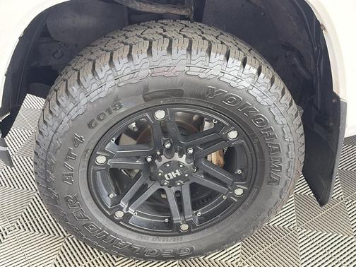 Super White 2017 Toyota Tacoma TRD Sport