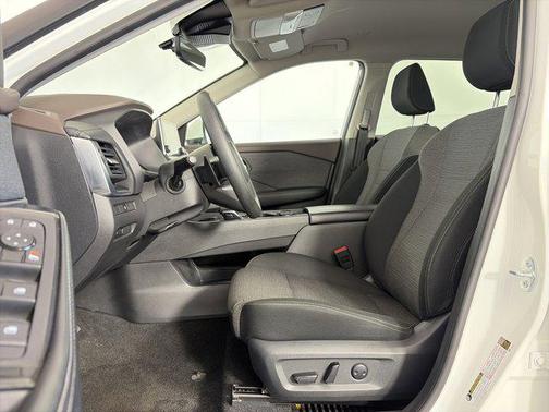 Pearl White Tricoat 2023 Nissan Rogue SV