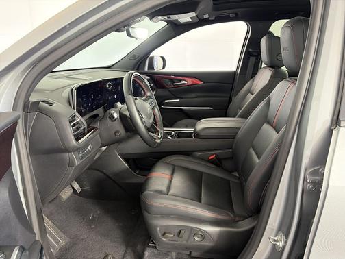 Sterling Grey Metallic 2024 Chevrolet Traverse RS