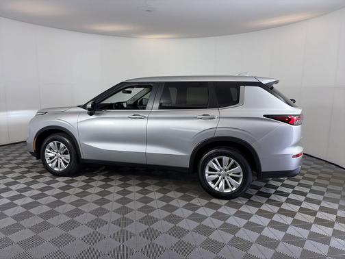 Alloy Silver Metallic 2025 Mitsubishi Outlander ES