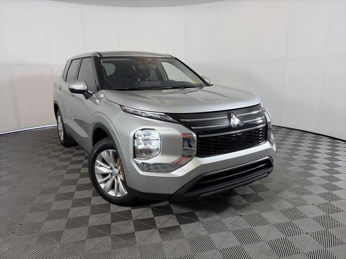 Alloy Silver Metallic 2025 Mitsubishi Outlander ES