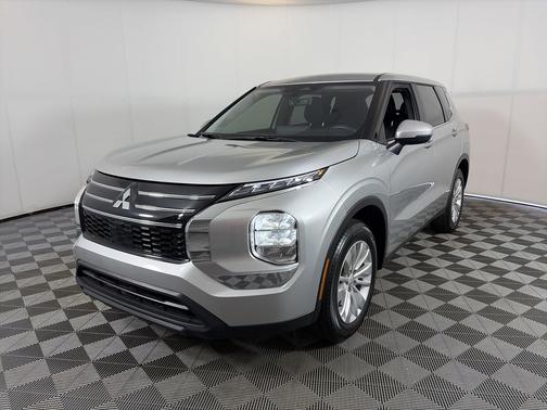 Alloy Silver Metallic 2025 Mitsubishi Outlander ES