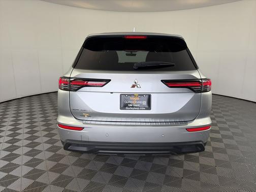 Alloy Silver Metallic 2025 Mitsubishi Outlander ES