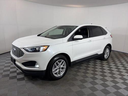 Star White Metallic Tri-Coat 2023 Ford Edge SEL