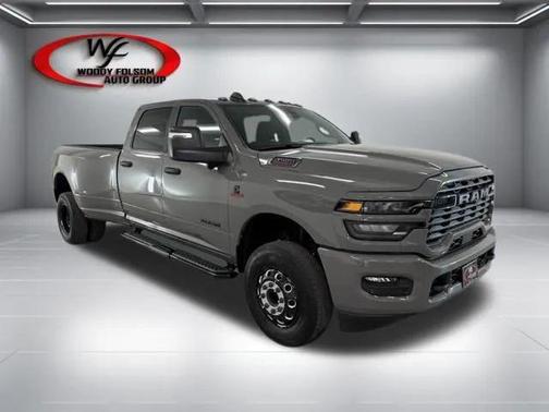 Ceramic Gray Clearcoat 2026 RAM 3500 Big Horn Crew Cab 4x4 8' Box