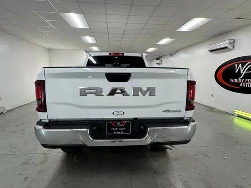 2026 RAM 2500 Tradesman Crew Cab 4x4 6'4' Box