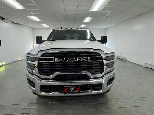 2026 RAM 2500 Tradesman Crew Cab 4x4 6'4' Box