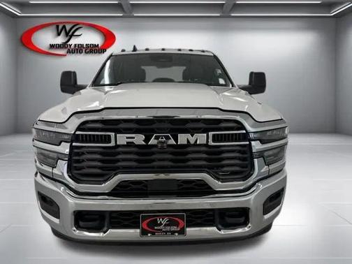 Bright White Clearcoat 2026 RAM 2500 Tradesman Crew Cab 4x4 6'4' Box