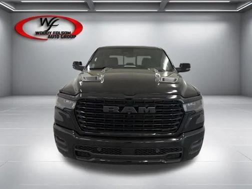 Diamond Black Crystal Pearlcoat 2026 RAM 1500 Laramie