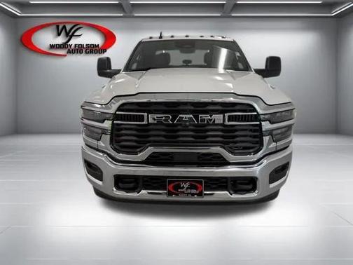 Bright White Clearcoat 2026 RAM 3500 Tradesman Crew Cab 4x4 8' Box