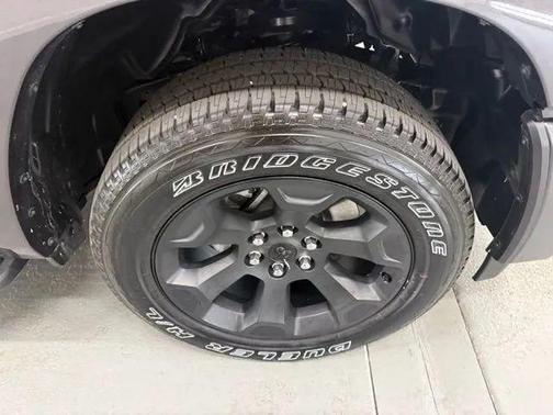 Granite Crystal Metallic Clearcoat 2026 RAM 1500 Big Horn/Lone Star
