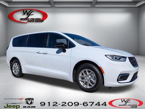 Bright White Clearcoat 2026 Chrysler Pacifica L