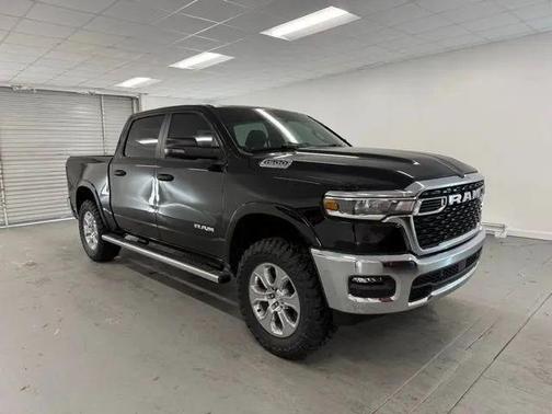 Diamond Black Crystal Pearlcoat 2026 RAM 1500 Big Horn/Lone Star