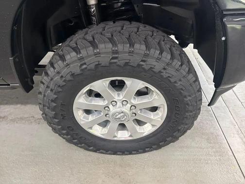 Diamond Black Crystal Pearlcoat 2026 RAM 2500 Laramie Crew Cab 4x4 6'4' Box