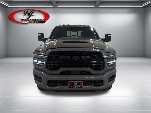 Ceramic Gray Clearcoat 2026 RAM 2500 Laramie Crew Cab 4x4 6'4' Box