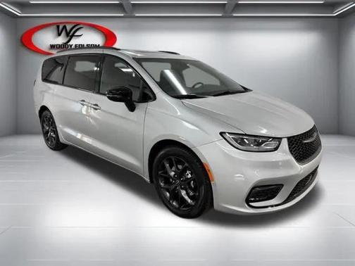 Silver Mist Clearcoat 2026 Chrysler Pacifica Limited