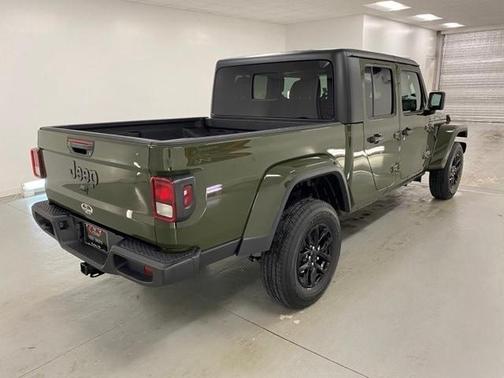 2023 Jeep Gladiator Sport