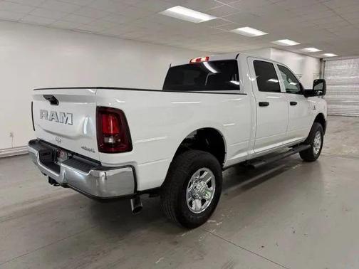 2026 RAM 2500 Tradesman Crew Cab 4x4 6'4' Box