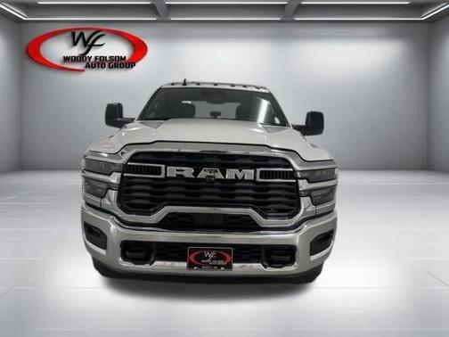Bright White Clearcoat 2026 RAM 2500 Tradesman Crew Cab 4x4 6'4' Box