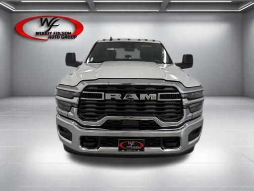 Bright White Clearcoat 2026 RAM 3500 Tradesman Crew Cab 4x4 8' Box