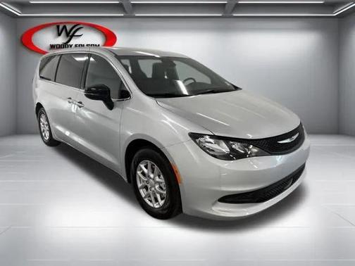Silver Mist Clearcoat 2026 Chrysler Voyager LX