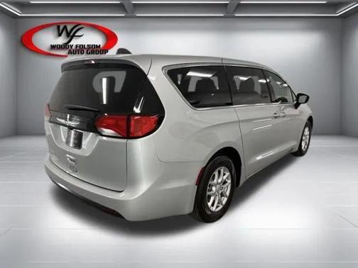Silver Mist Clearcoat 2026 Chrysler Voyager LX