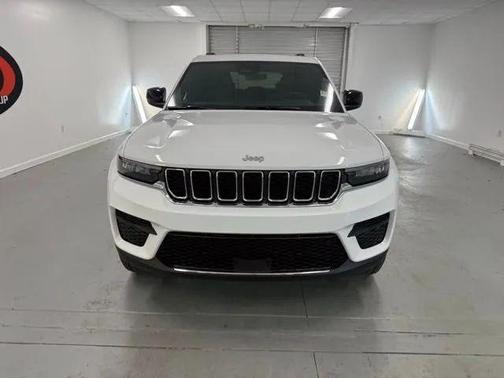 2026 Jeep Grand Cherokee Altitude