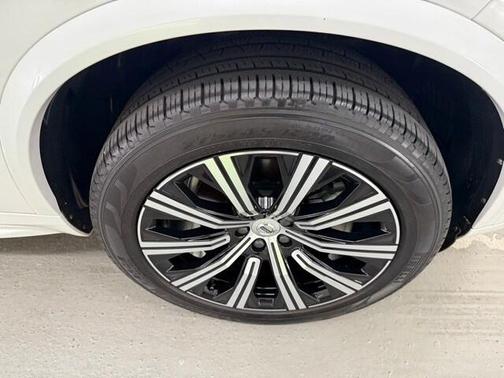 2024 Volvo XC90 B6 Core Bright Theme