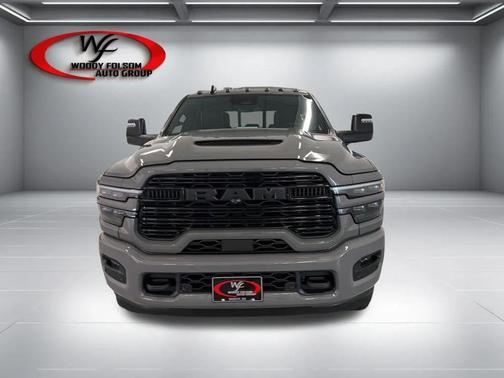 Ceramic Gray Clearcoat 2026 RAM 2500 Laramie Crew Cab 4x4 6'4' Box