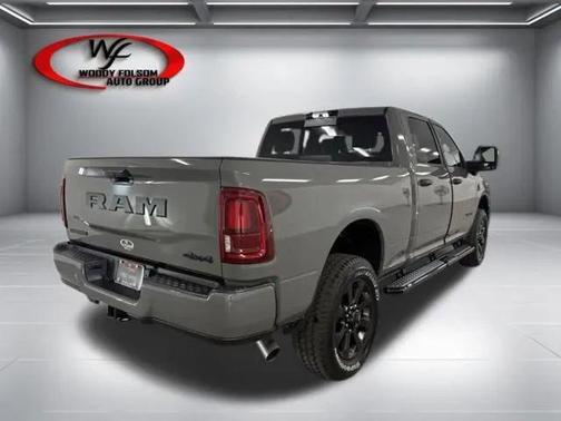 Ceramic Gray Clearcoat 2026 RAM 2500 Big Horn Crew Cab 4x4 6'4' Box
