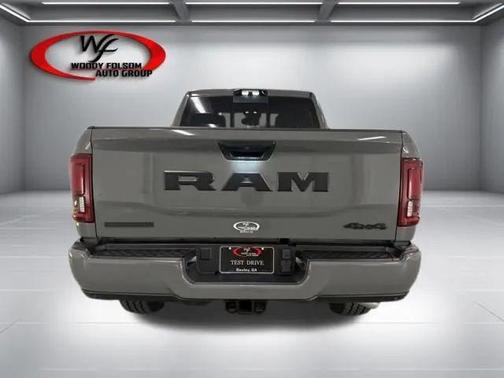 Ceramic Gray Clearcoat 2026 RAM 2500 Big Horn Crew Cab 4x4 6'4' Box
