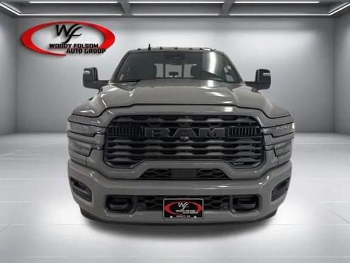 Ceramic Gray Clearcoat 2026 RAM 2500 Big Horn Crew Cab 4x4 6'4' Box